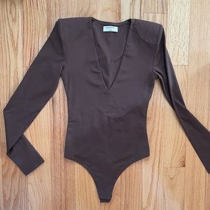 Babaton Aritzia CONTOUR bodysuit with shoulder pads